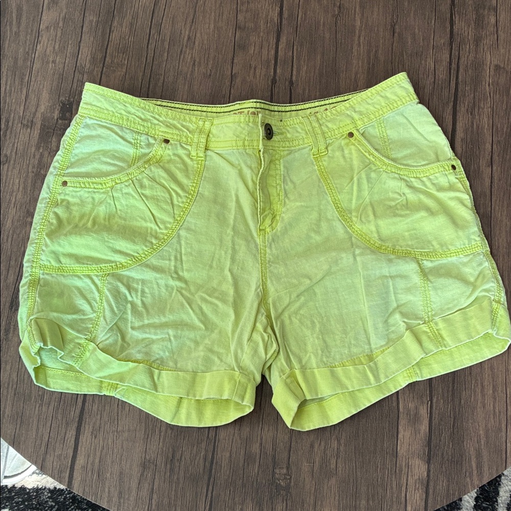 Apt. 9 Vibrant Green Linen and Cotton Cargo Shorts